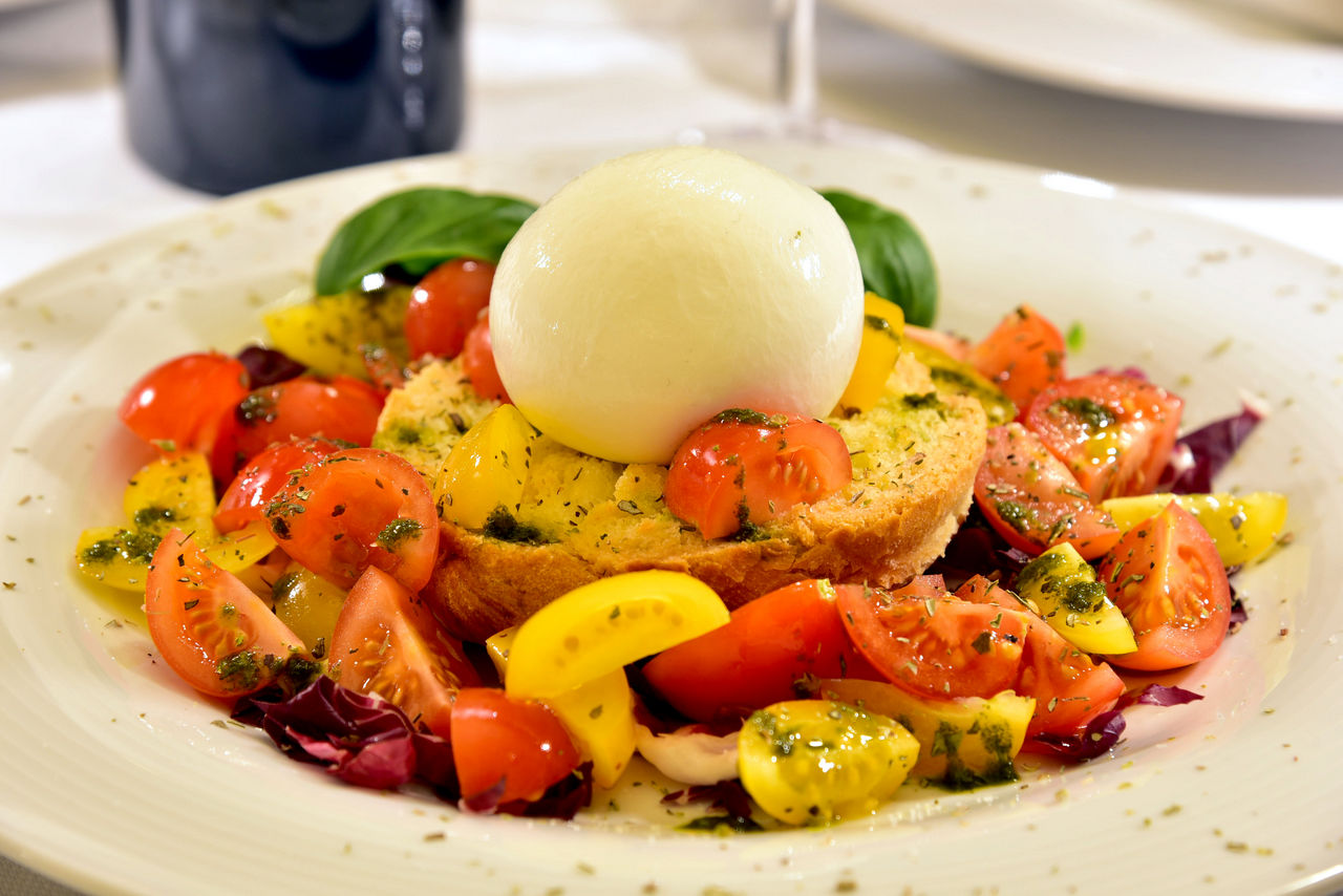 Frisa materana con burrata - Osteria San Giovanni Matera